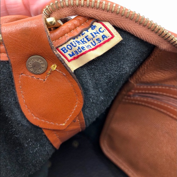 Dooney & Bourke AWL bag. Excellent condition. - Picture 6 of 10